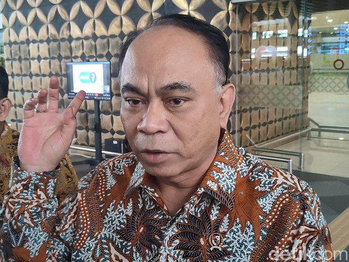 Menteri Koperasi, Budi Arie, di Bandara YIA, Kabupaten Kulon Progo, Jumat (21/2/2025).