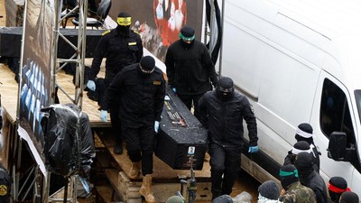 Momen Hamas Serahkan 4 Jenazah Sandera Israel