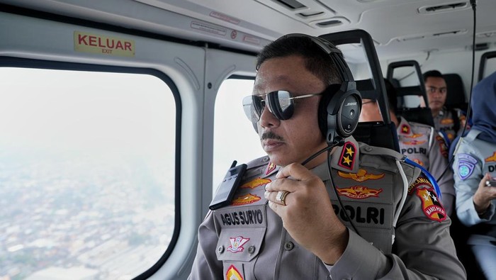 Momen Kakorlantas Tinjau Kesiapan Pelabuhan Jelang Operasi Ketupat 2025 (dok.Korlantas Polri) Momen Kakorlantas Tinjau Kesiapan Pelabuhan Jelang Operasi Ketupat 2025 (dok.Korlantas Polri)