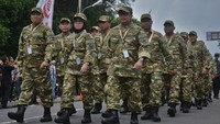Mereka mengenakan seragam komponen cadangan (komcad) untuk mengikuti retret kepala daerah.