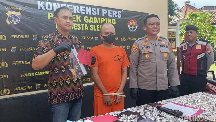 Rilis kasus pencurian Honda Scoopy dengan tersangka MH di Mapolsek Gamping, Jumat (21/2/2025).