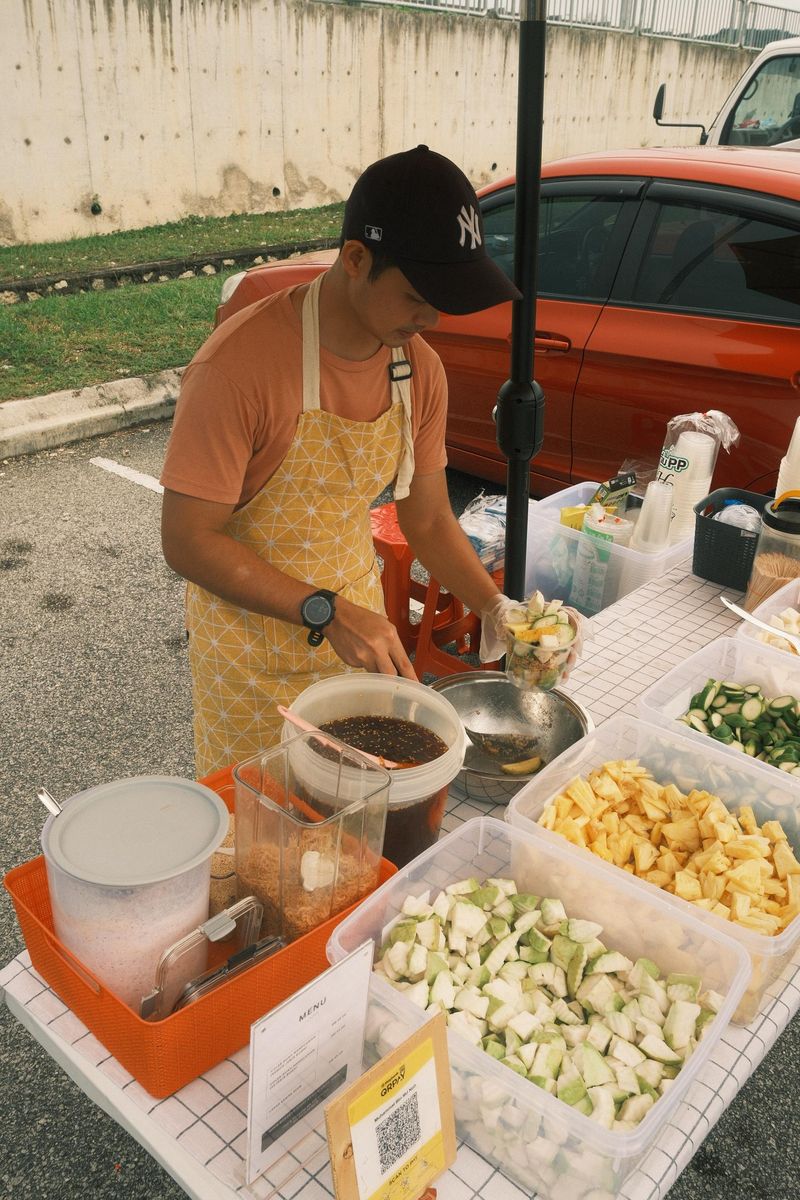 kisah sukses penjual rujak ala Thailand di Malaysia