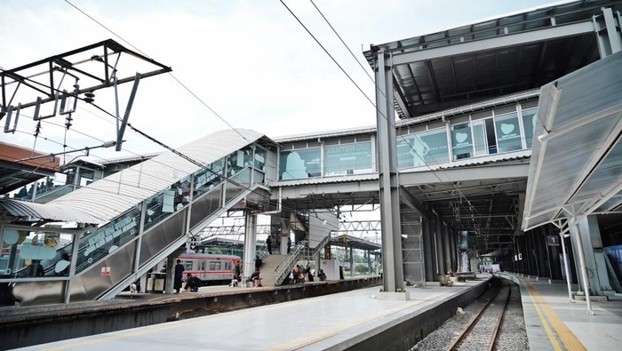 Peron jalur 1 di bangunan baru Stasiun Tanah Abang akan dioperasikan Sabtu (22/2) besok. Dalam tahap pertama pembukaan ini, alur pengguna KRL pun disesuaikan. (dok KCI)