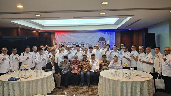 Pimpinan DPW Ikatan Keluarga Minang (IKW) seluruh Indonesia mendukung Andre Rosiade menjadi ketua umum DPP IKM periode 2025-2023. (Dok istimewa).