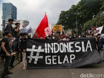 Potret Massa Indonesia Gelap Hitamkan Patung Kuda