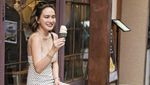 Potret Shandy Aulia Makan Es Krim di Kyoto dan Moskow