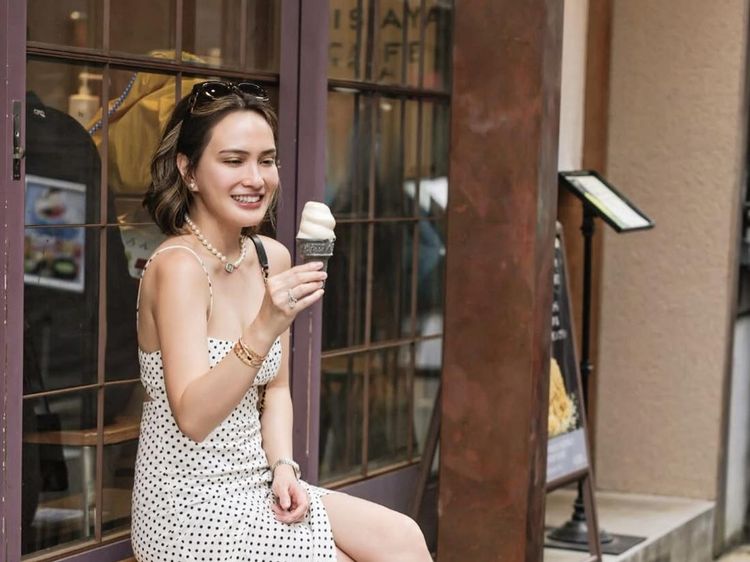 Potret Shandy Aulia Makan Es Krim di Kyoto dan Moskow