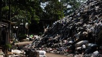Menteri Faisol sebelumnya mengatakan akan menutup sebanyak 306 tempat pembuangan akhir (TPA) se-Indonesia. Salah satu dari ratusan tempat pembuangan sampah yang bakal ditutup adalah TPA Cipeucang.  