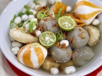 Mantap! 10 Tempat Makan Baso Aci Kenyal Gurih dan Bikin Nagih