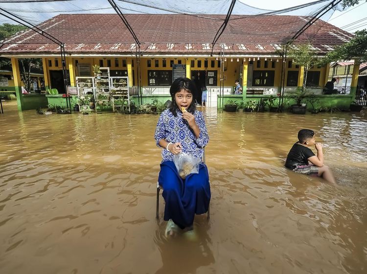 SDN 98 Kota Jambi Banjir, KBM Diliburkan