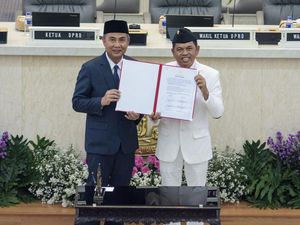 Senyum Dedi Mulyadi Usai Sertijab Jadi Gubernur Jawa Barat