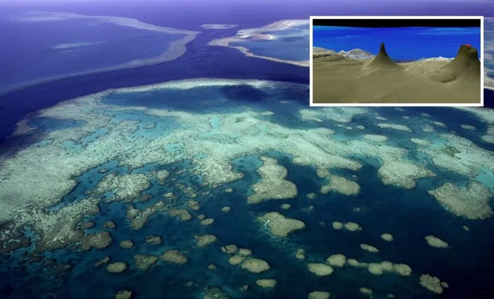 Struktur menjulang di bawah laut
