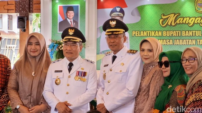 Suasana resepsi pelantikan Bupati dan Wakil Bupati Bantul periode 2025-2030, Abdul Halim Muslih dan Aris Suharyanta, di pendopo Parasamya, kompleks Kantor Bupati Bantul, Jumat (21/2/2025).