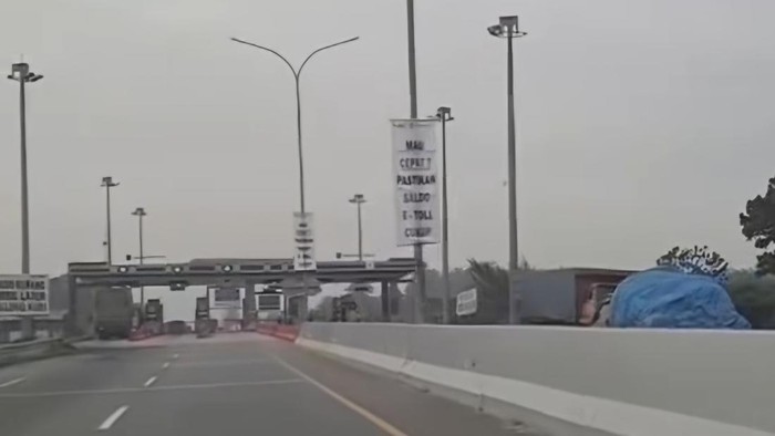 Tangkapan layar mobil melawan arus di Tol Permai, Riau (Dok. Istimewa)