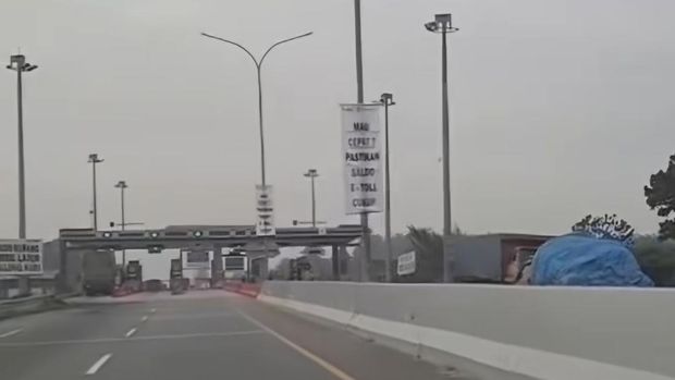 Tangkapan layar mobil melawan arus di Tol Permai, Riau (Dok. Istimewa)