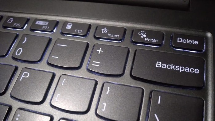 Tombol PrtSc untuk screenshot.