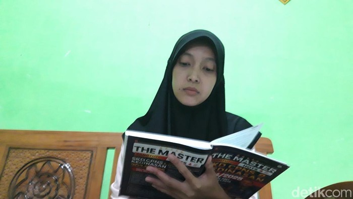 Tri Cahyaningsih, saat ditemui di rumahnya, Desa Penggung, Boyolali, Jumat (21/2/2025).