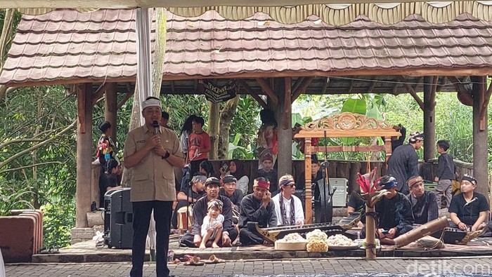 Wakil Wali Kota Cimahi, Adhitia Yudisthira peringati HPSN di Kampung Adat Cireundeu