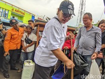 Tidak Ikut Retret, Walkot Semarang Agustina Pilih Nyapu di Pasar Dugderan