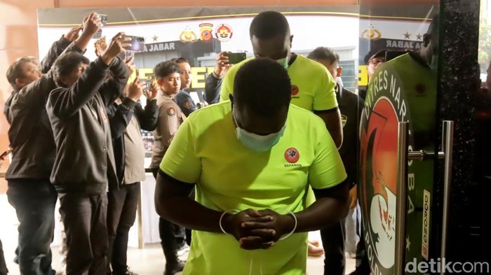 WNA Nigeria ditangkap Polda Jabar otaki penipuan bermodus Bea Cukai