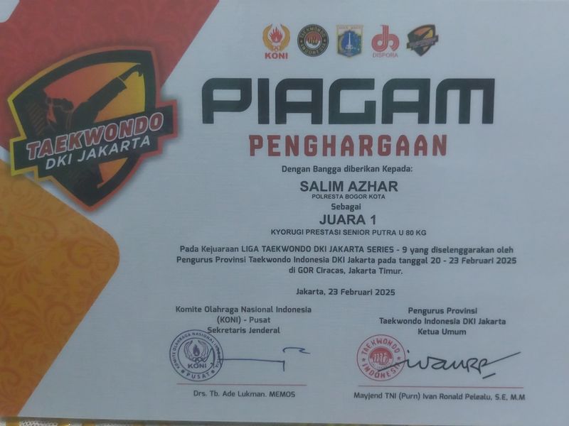 Anggota Polresta Bogor Kota meraih medali emas dalam kejuaraan Liga Taekwondo DKI Series 9.