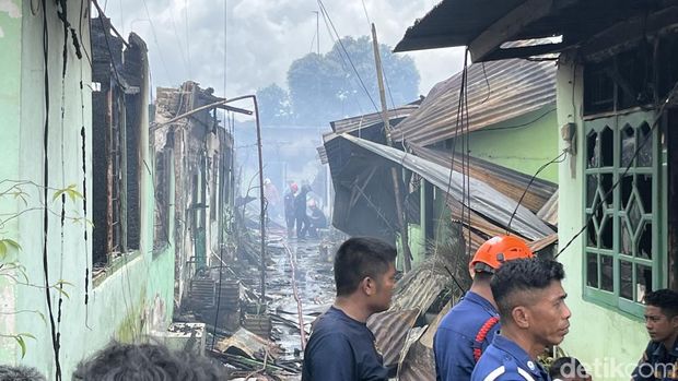 Kebakaran di Asrama Kesdam XIV/Hasanuddin, Jalan Opu Daeng Risadju, Kecamatan Mariso, Sabtu (22/2) sekitar pukul 10.20 Wita.