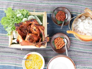 Lezatnya Ayam Panggang Ndeso Ponorogo, Dimasak dengan Tungku Tradisional