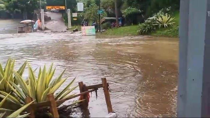 Banjir Genangi Tulungrejo Batu Dampak Saluran Air Tersumbat