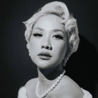 Tak lupa, tahi lalat di atas sudut bibir yang ikonik. Penampilan khas Marilyn Monroe ini ditampilkan saat BCL menjadi juri di babak Spektakuler Indonesian Idol 2025, pada Senin (17/2/2025). Foto: Instagram/@itsmebcl
