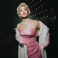 “Imperfection is beauty, madness is genius, and it’s better to be absolutely ridiculous than absolutely boring, - Marilyn Monroe,” tulis BCL pada caption foto. Foto: Instagram/@itsmebcl