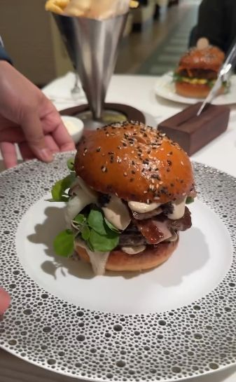 burger gordon ramsay tuai kritik