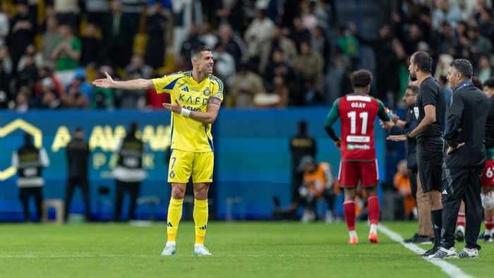 RIYADH, SAUDI ARABIA - FEBRUARY 21: Cristiano Ronaldo of Al-Nassr FC reacts during the Saudi Pro League match between Al Nassr v Al Ettifaq at Al -Awwal Park on February 21, 2025 in Riyadh, Saudi Arabia. (Photo by Abdullah Ahmed/Getty Images)