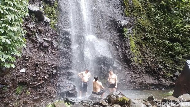 Curug Nangka di Kawasan Taman Nasional Gunung Halimun Salak, Bogor