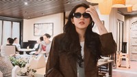 Hot mom banget deh ini kakak Eriska Nakesya, ungkap akun etrs****. Gila gayanya sih kece banget hot mom yang satu ini, imbuh akun etrs****. Foto: Instagram Eriska Nakesya