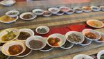 Lamak Bano! Tunjang Hot Plate dan Rendang di Resto Padang Deddy Corbuzier