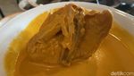 Lamak Bano! Tunjang Hot Plate dan Rendang di Resto Padang Deddy Corbuzier