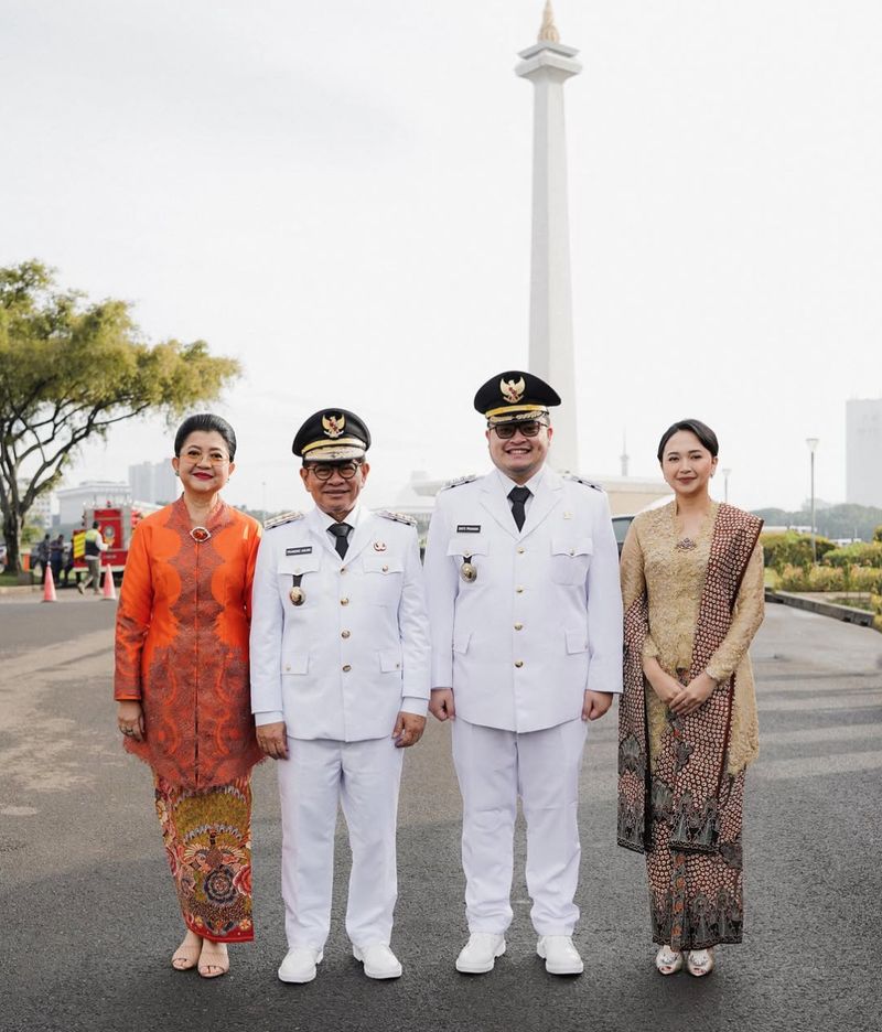 Gaya Istri Pramono Anung & Hanindhito Dampingi Bapak-Anak Dilantik Bersamaan