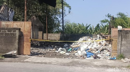 Gudang rongsokan di Gelgel, Kulungkung, usai terbakar Sabtu (22/2/2025). (Ni Komang Ayu Leona Wirawan)