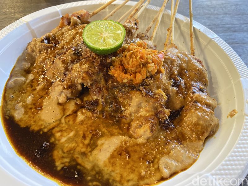 Haji Parto: Sate dan Kepala Kambing Muda Berbumbu Sedap di Dragon Point PIK