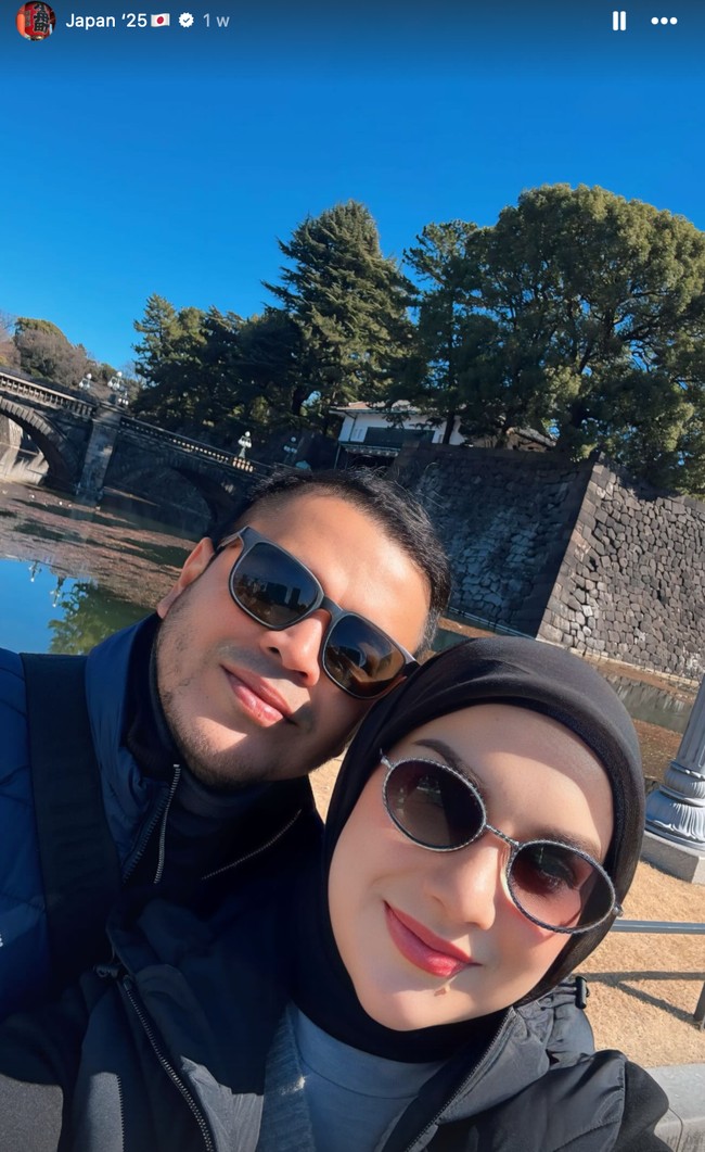 Pasangan yang resmi menikah pada 19 Oktober 2024 itu tampil kompak dan makin mesra. Seperti dalam foto, keduanya terlihat mengenakan pakaian berwarna senada. Foto: Instagram/@_irishbella_