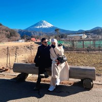 Bak kembali berbulan madu, putra dan putri Irish dan Haldy tampaknya tak ikut bertolak ke Jepang. Hanya liburan berdua, keduanya pun makin terlihat mesra. Foto: Instagram/@_irishbella_