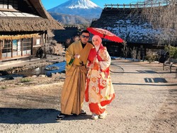 8 Foto Irish Bella-Haldy Sabri Honeymoon Lagi ke Jepang, Cantik Pakai Kimono
