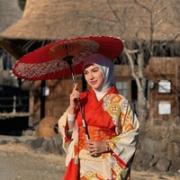 Melihat Irish yang kini semakin bahagia usai menemukan tambatan hati baru, tak sedikit yang mendoakan agar pernikahannya itu selalu langgeng. Penampilannya yang makin cantik pun banjir pujian netizen. Foto: Instagram/@_irishbella_