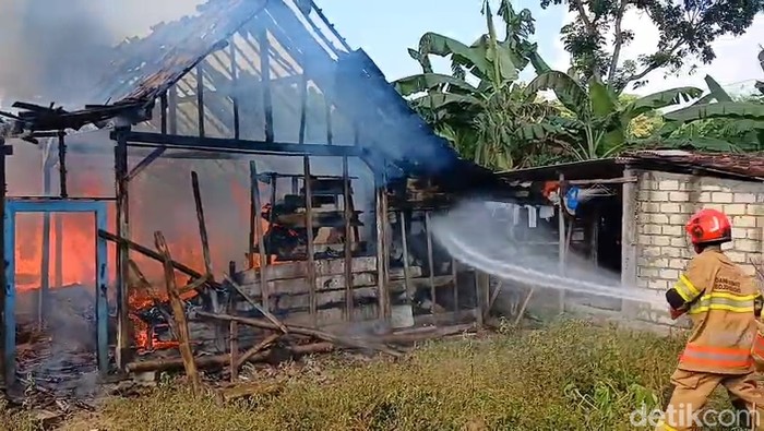 Kebakaran rumah di Bojonegoro