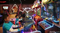 Arena bermain di pusat perbelanjaan menjadi alternatif wisata keluarga khususnya warga Bekasi.
