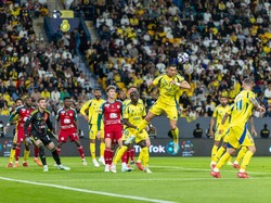 Menjajal Arab Saudi. Dengan rekam jejak Conte yang mengilap sebagai pelatih, ketersediannya juga diprediksi akan memicu pendekatan dari klub-klub top Arab Saudi yang bertabur bintang -- dan butuh sosok pelatih tegas sepertinya. Foto: Getty Images/Abdullah Ahmed