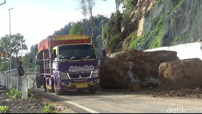 longsor di piket nol lumajang