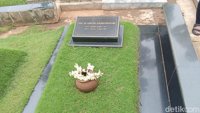 Makam ayahanda Prabowo Subianto, Soemitro di TPU Karet Bivak (Maulani Mulianingsih/detikcom)