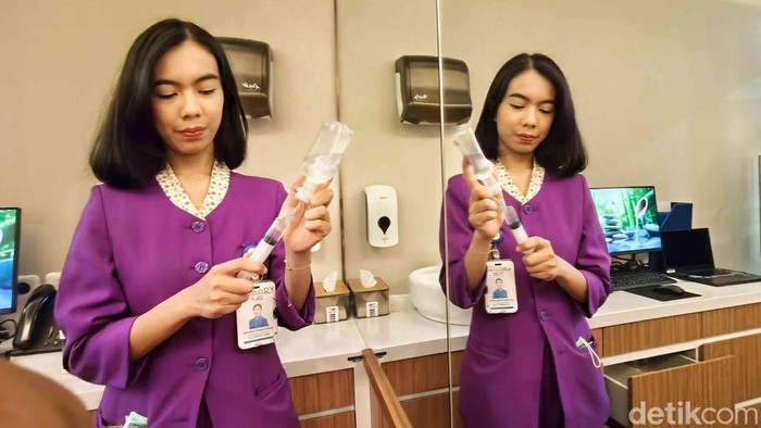 Mata kering dapat membuat tidak nyaman, bahkan jika dibiarkan ketidaknyamanan akan memburuk. Spa uap mata bisa menjadi pilihan untuk mengatasi hal tersebut.