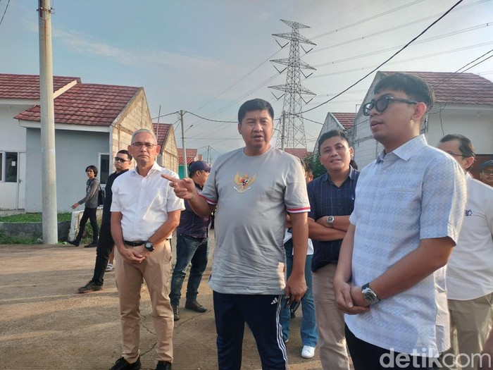 Menteri PKP Maruarar Sirait, Dirjen Kekayaan Negara Kementerian Keuangan Rionald Silaban, dan Komisioner BP Tapera Heru Pudyo Nugroho melakukan sidak ke perumahan subsidi di Bekasi
